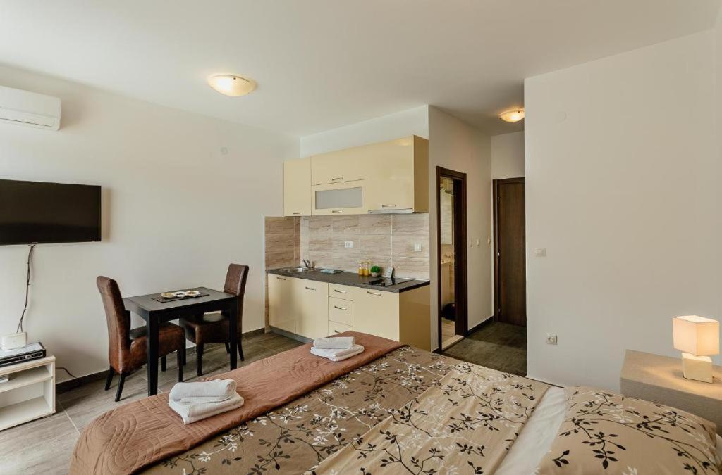 Apartments Joy ヘルツェグ・ノヴィ エクステリア 写真