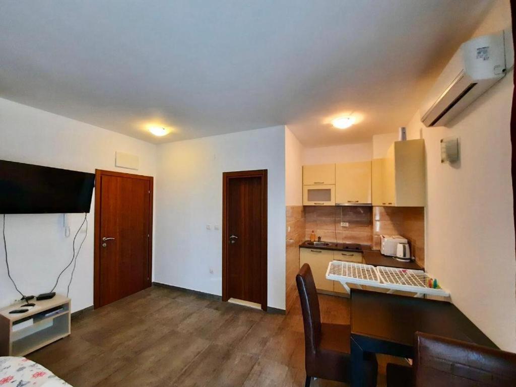 Apartments Joy ヘルツェグ・ノヴィ エクステリア 写真