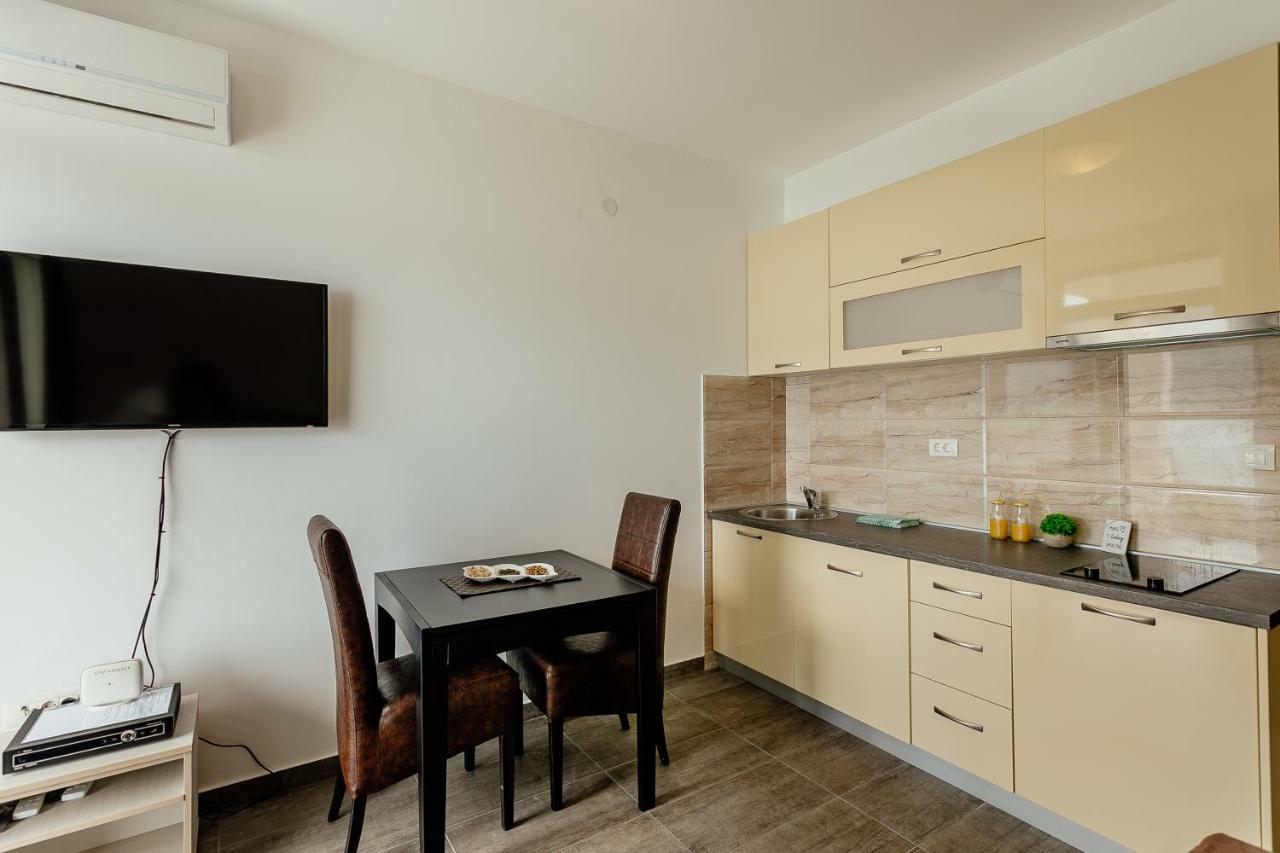Apartments Joy ヘルツェグ・ノヴィ エクステリア 写真