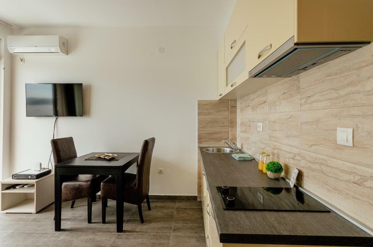 Apartments Joy ヘルツェグ・ノヴィ エクステリア 写真